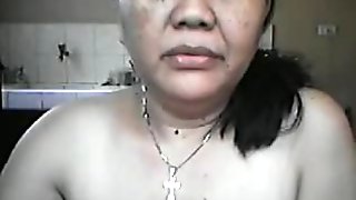 FILIPINA MOM LYLA G SHOWING HER BOOBS AND PUSSY!